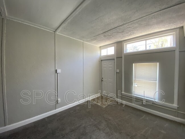 Building Photo - 226 Chestnut St