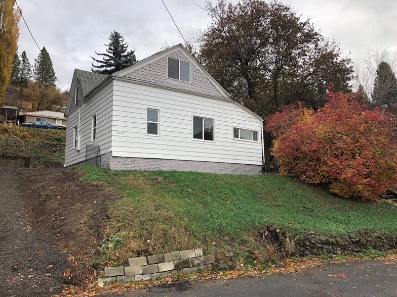 Primary Photo - 410 E James St