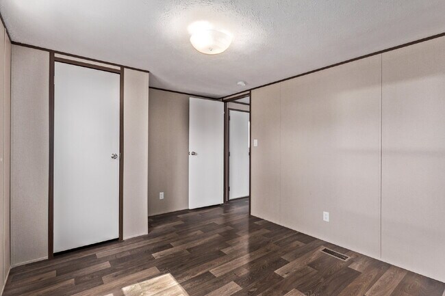 Building Photo - 2 bedroom - 4th st