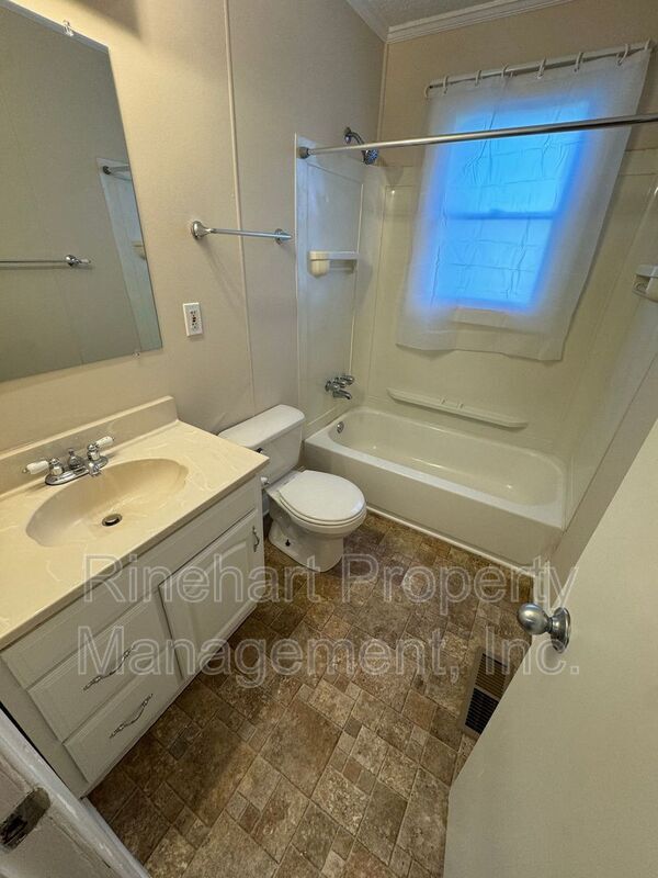 Building Photo - 820 Patton St