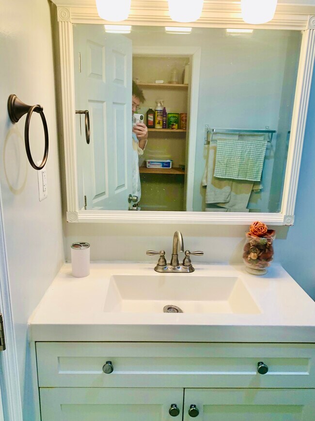 Building Photo - 174 E Huntingdon St