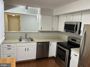 Building Photo - 12002 Ridge Knoll Dr