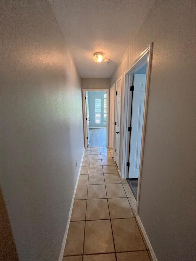 Building Photo - 14525 Ballimamore Dr