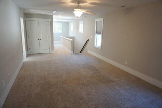 Building Photo - 4BR/3.5BA Home in the Gated Community of R...