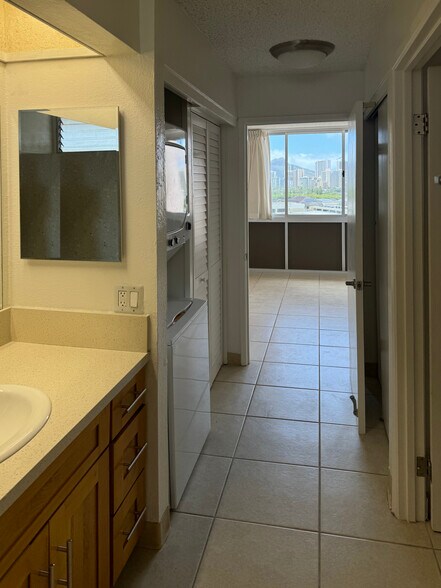 Washer & Dryer - 2439 Kapiolani Blvd
