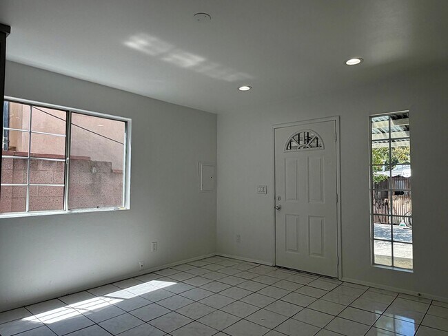 Building Photo - 4522-24