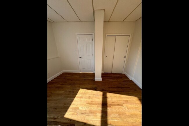 Building Photo - 308 Maple Ave