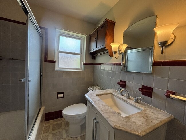 Building Photo - 3/4 Bedroom Emmaus Rental $2,200 Month