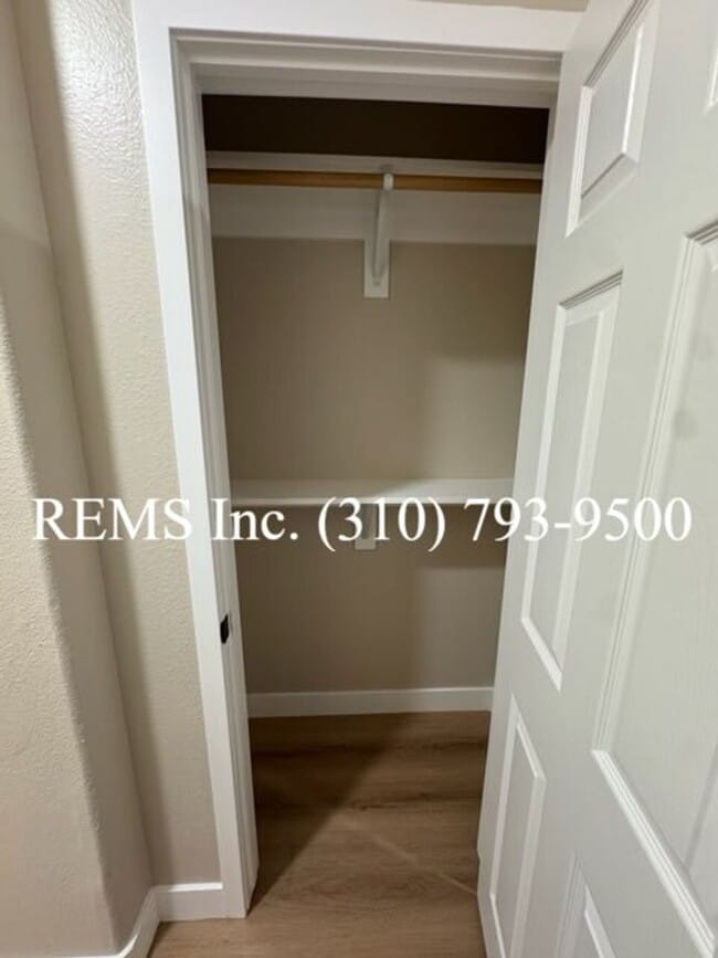 Building Photo - Remodeled Hersperia Front House with Laundry and Parking