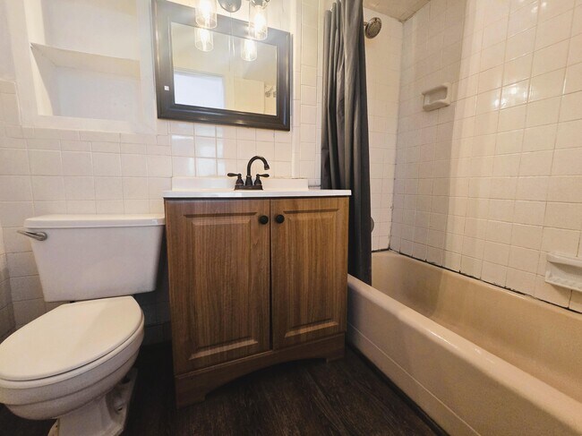 Building Photo - 1115 S M St