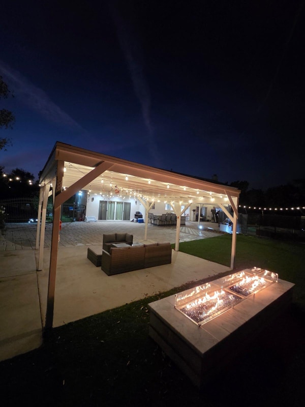 Building Photo - 10644 Vanalden Ave