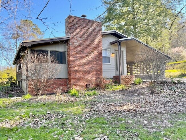 Primary Photo - 1023 N Runyan Dr