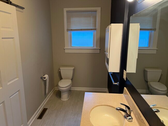 Building Photo - 60 Pulliam St