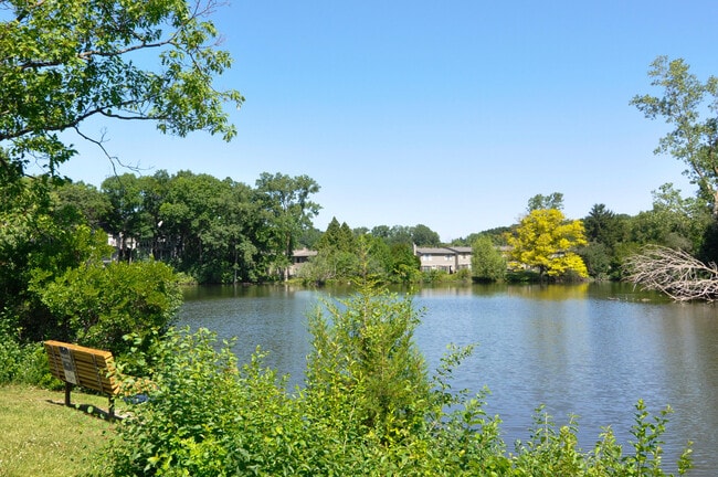 Building Photo - 609 Watersedge Dr