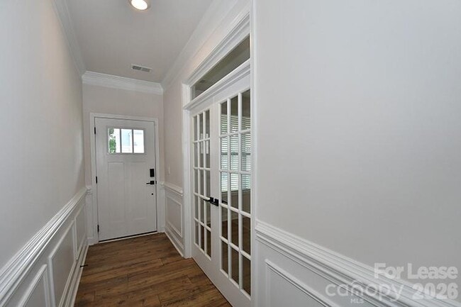 Building Photo - 6153 Sylvan Dr