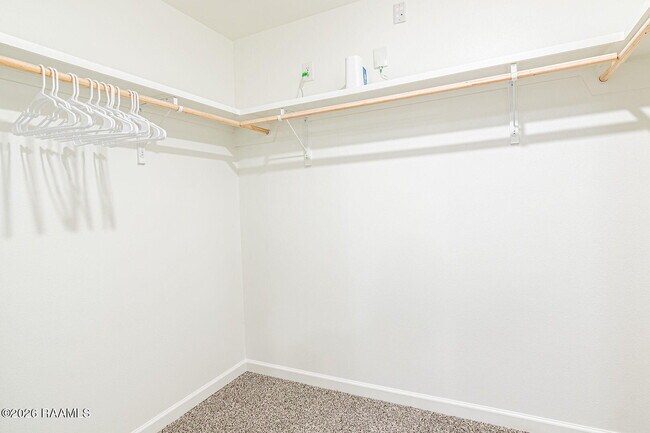Building Photo - 125 Lake Ridge Dr