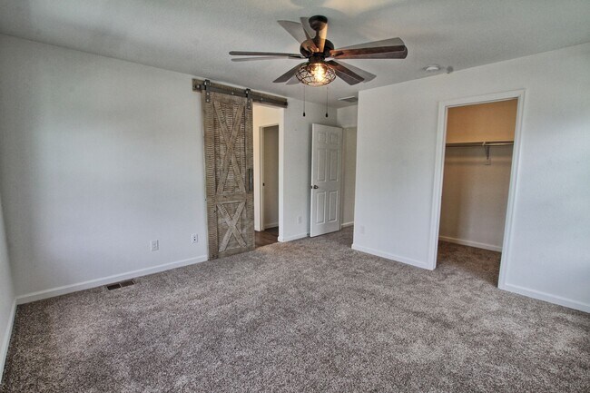 Building Photo - 3 bed 2.5 bath Crystal Valley Ranch home b...