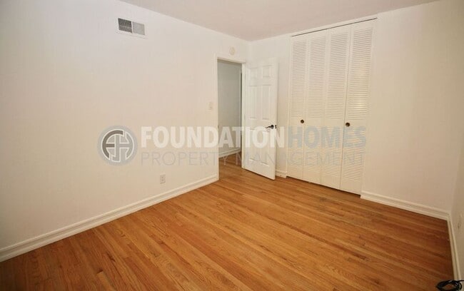 Building Photo - 115 Grande Vista