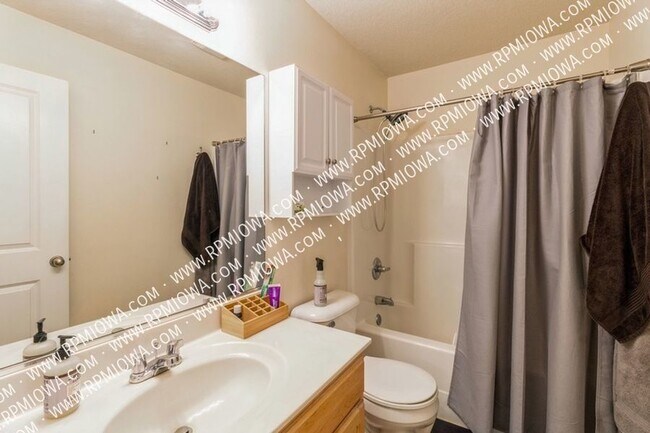 Building Photo - 1631 SW White Birch Cir