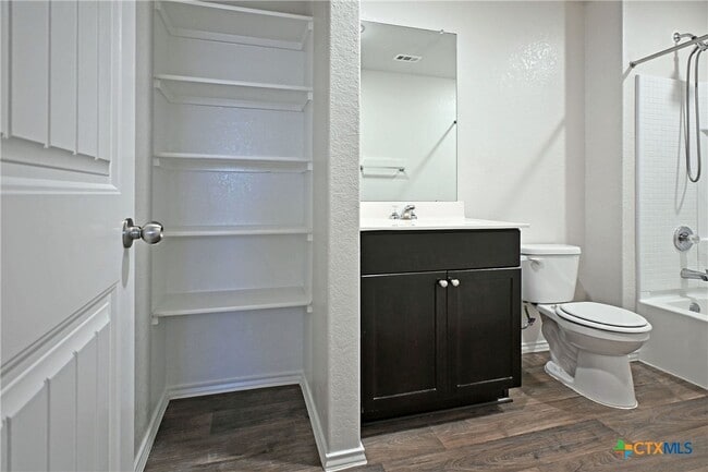 Building Photo - 884 Armadillo Dr