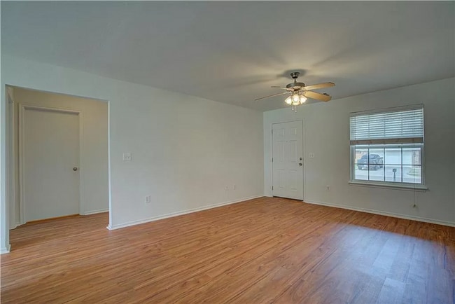 Building Photo - Beautiful Brick Home in Great School Distr...