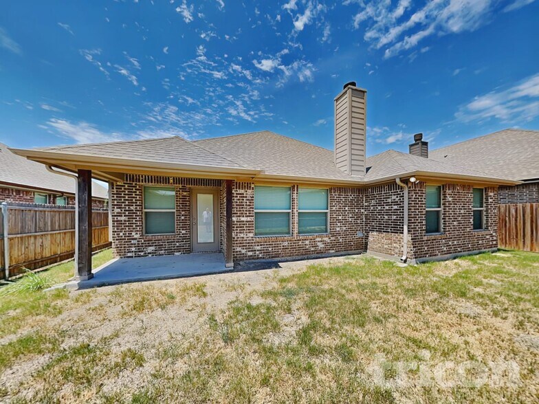 Building Photo - 208 Carson Dr