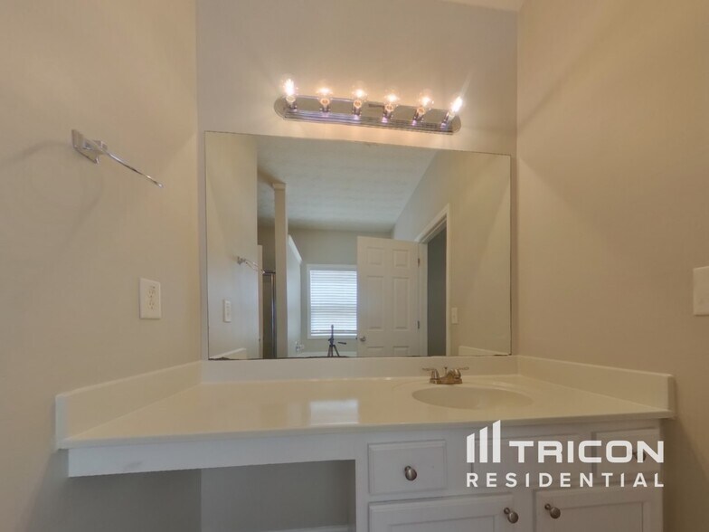 Building Photo - 441 Pondweed Dr
