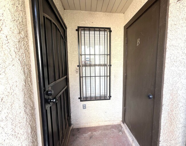 Building Photo - Recently remodeled 2-bed, 2-bath unit for rent in North Las Vegas!