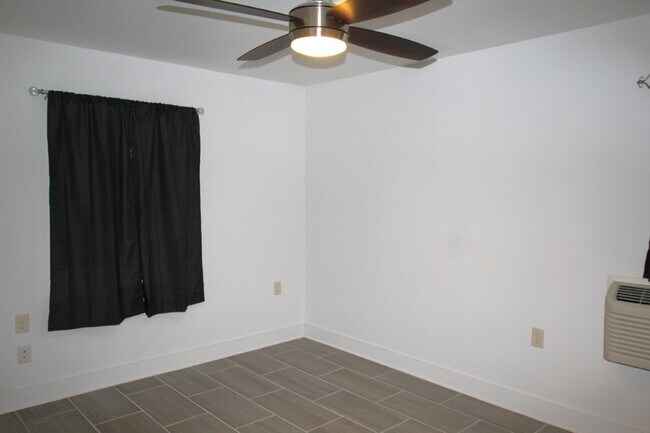 Building Photo - 2BR Home Near UWF, Davis Hwy & 9 Mile Rd –...