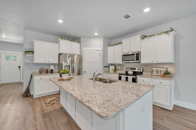 Building Photo - 6082 Carina Rd