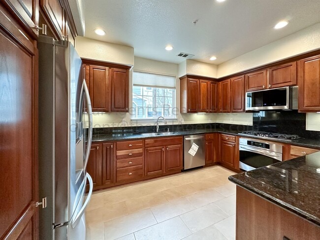 Building Photo - 2404 Maritime Way