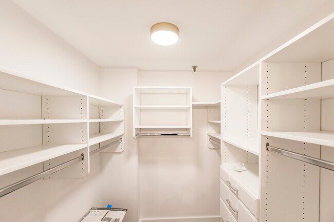 1st Closet - 3901 S Flagler Dr