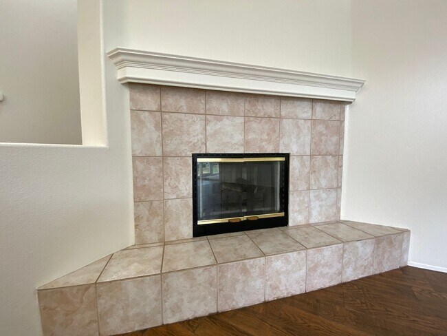 Building Photo - Spacious 3 Bedroom, 2 Bath located in Treasures of Caste Creek Community!