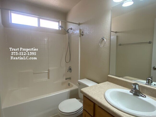 Building Photo - Spacious home in Sonoma Area