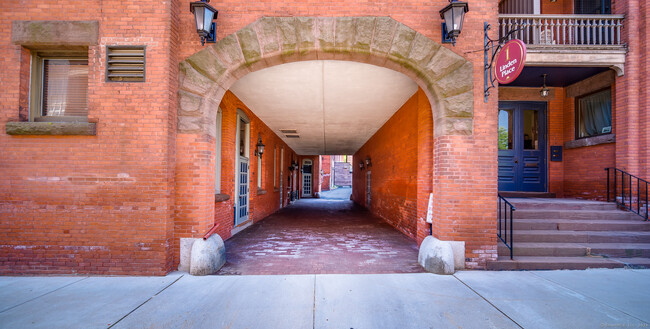 Building Photo - 1 Linden Pl