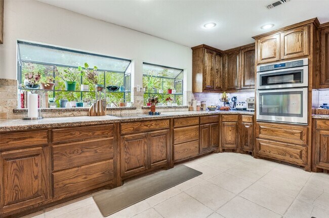 Building Photo - 1602 Glen Valley Dr