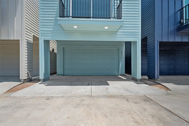 Building Photo - 4612 Crown Grove Ln