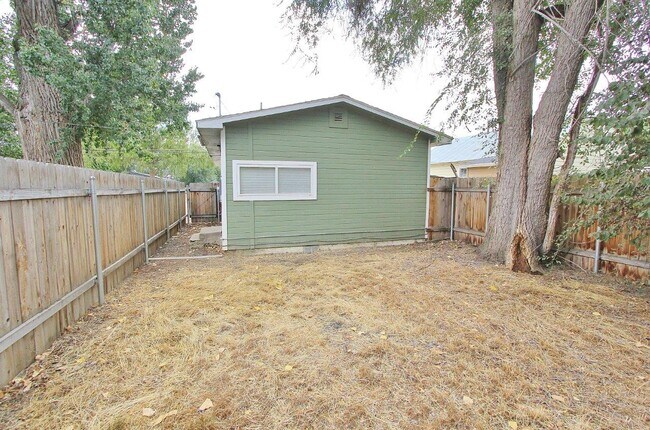 Building Photo - 811 8th Ave N