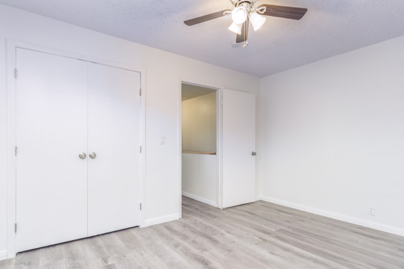 Building Photo - 3 Amanda