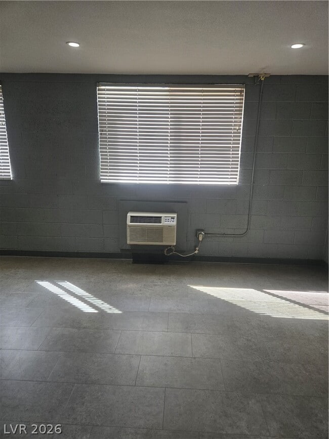 Building Photo - 223 N 9th St