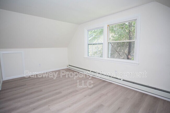 Building Photo - 73 Somerset Dr