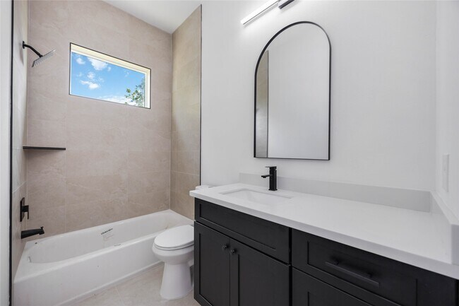 Building Photo - 3920 Aledo St