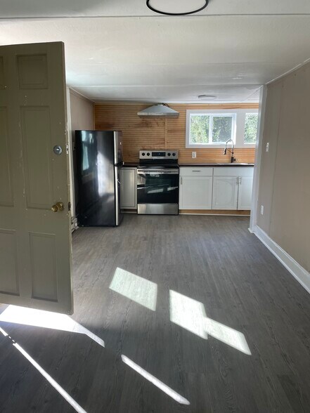 Building Photo - 2053 Monroe St