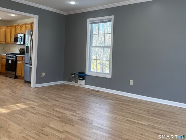 Building Photo - 765 Hart St