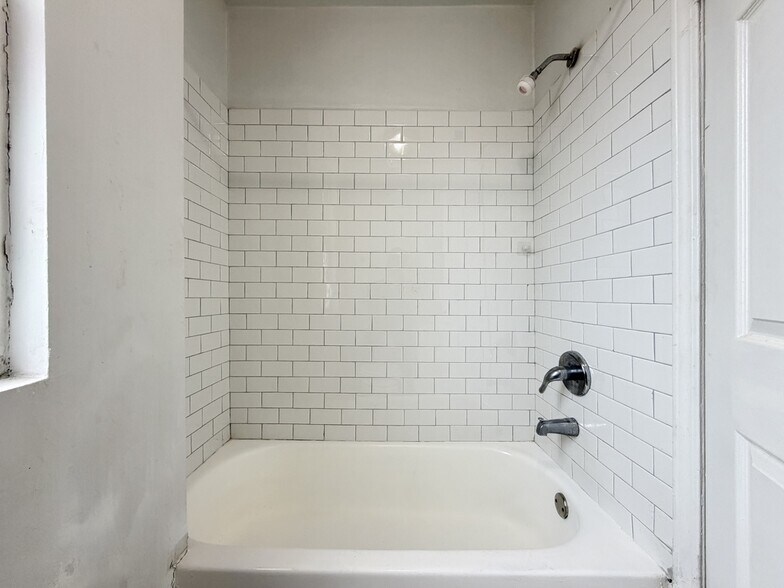 Building Photo - 4242 W Haddon Ave