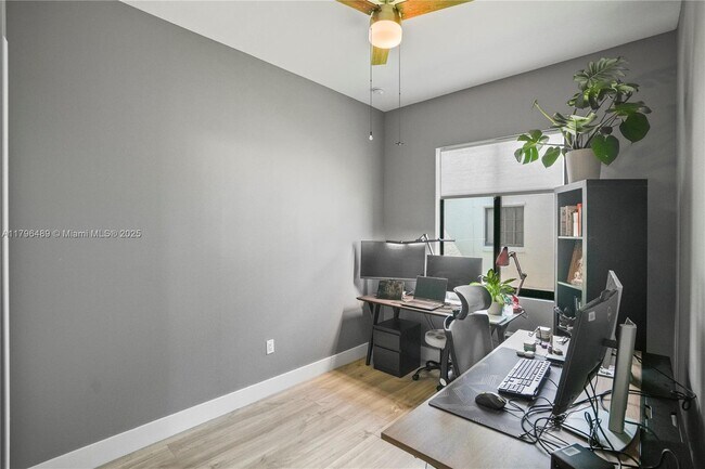 Building Photo - 808 NW 5th Terrace
