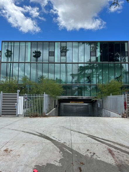 front entry to building - 14954 Sherman Way