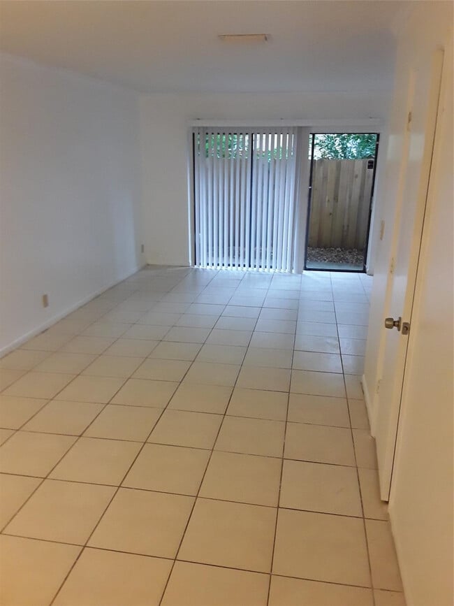 Building Photo - 3117 Coral Ridge Dr