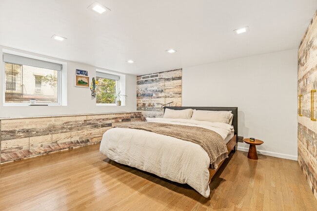 Building Photo - 104 Thompson St