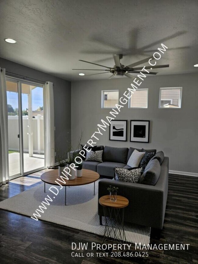 Building Photo - 1594 S Pilar Wy